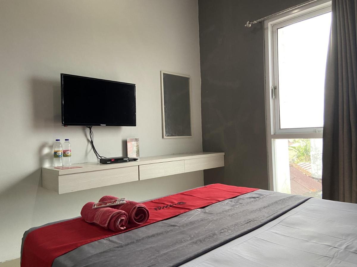 Отель Reddoorz Near Rsud Margono Purwokerto 3 Экстерьер фото