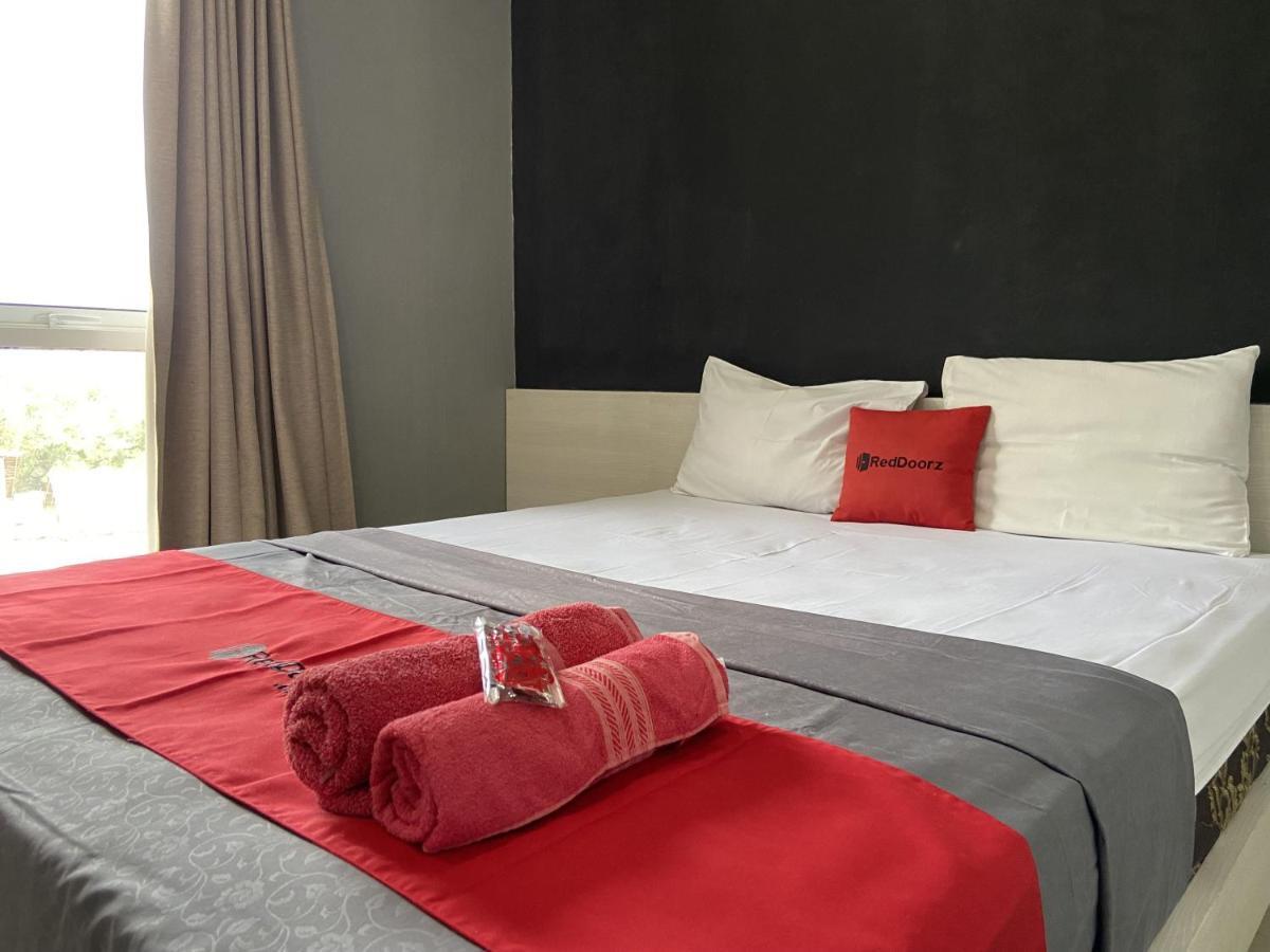 Отель Reddoorz Near Rsud Margono Purwokerto 3 Экстерьер фото