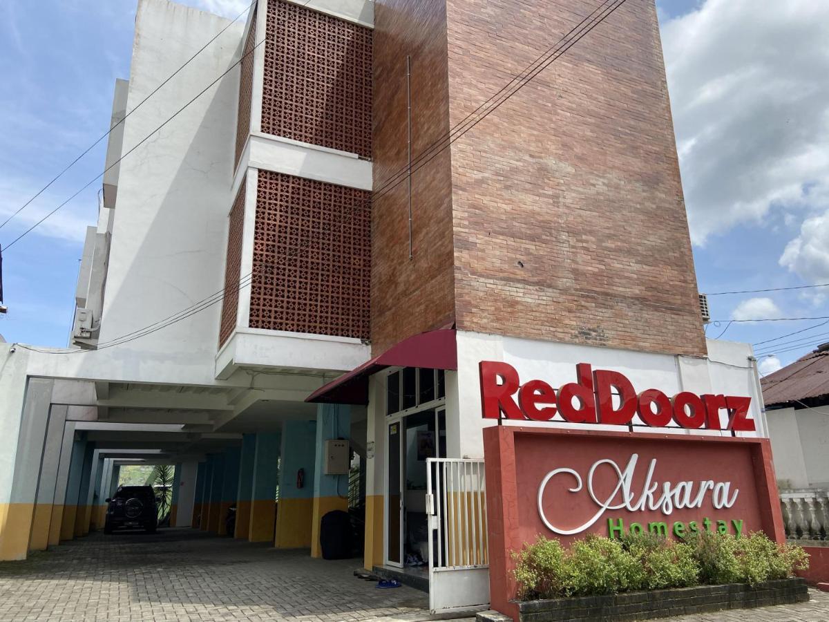 Отель Reddoorz Near Rsud Margono Purwokerto 3 Экстерьер фото