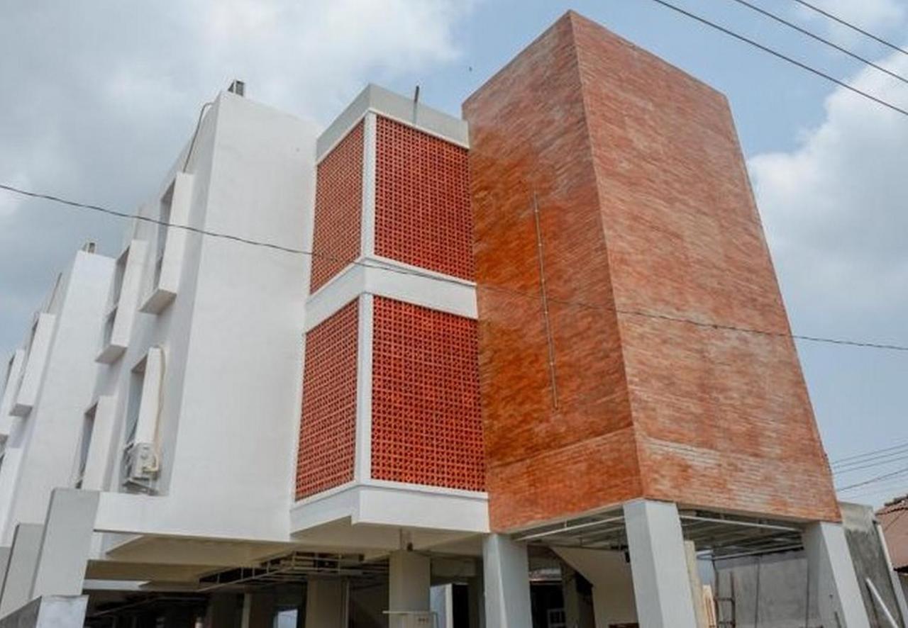 Отель Reddoorz Near Rsud Margono Purwokerto 3 Экстерьер фото